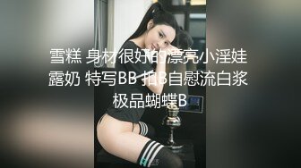 御姐范黑丝轻熟女很有味道，被胖男推到就开始操逼