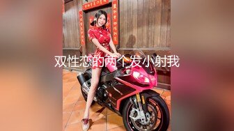 玩弄风骚小女友，对着镜子站在地上玩弄吃奶抠逼