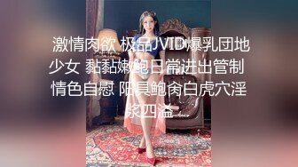 丰满肉嘟嘟的胖妹子两个吊钟奶子，沙发上露脸