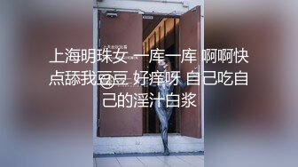 【最新流出】丰满女友床上变身反差婊 嘴上骚话不停