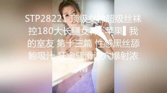 激情4P玩弄床上的两位年轻女奴，撅着屁股让两位小哥把跳弹塞进逼里扩阴器玩弄，深喉口交各种轮草蹂躏颜射