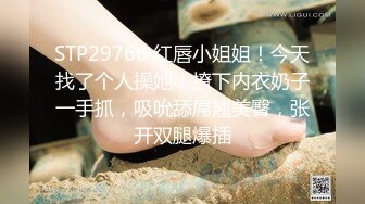 《反差小妹?重磅泄密》露脸才是王道！清纯漂亮小学妹酒店援交金主先赐个假屌自嗨预热然后各种体位啪啪敏感型特能叫