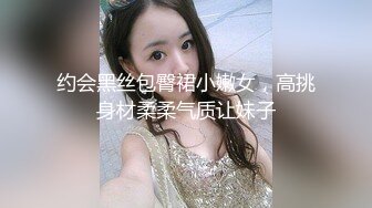 《被黑人大鸡巴操了媚黑骚母狗极品骚婊》这小巧的身材被大老黑肉棒直接捅到子宫了 如此瘦小的的身躯怎么能经受的住两个大老黑的进攻