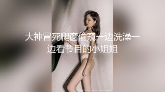 软软甜甜的妹子这对奶子真是极品，露脸激情大秀跟狼友互动撩骚，抽着小烟自己抠的骚穴淫水泛滥