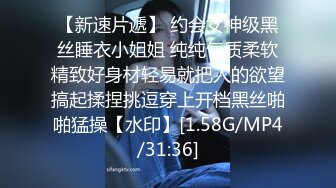 海角社区母子乱伦大神??大雨天在妈妈的车里面插妈妈的逼，就在妈妈单位门口紧张刺激超爽内射