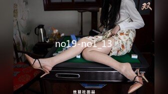   黑丝吊带极品美少妇，韵味十足剧情演绎诱惑老公的朋友，拔了裤头就交，无套女上位骚的很，人间尤物