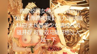 商场女厕全景偷拍背包少妇嘘嘘❤️眼神非常犀利差点被她发现