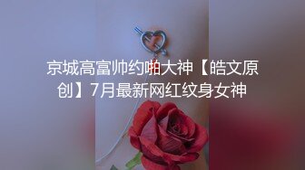 漏脸3P骚母狗 舌头舔的单男受不了