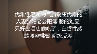  三个漂亮的姐妹花，全程露脸年轻粉嫩无毛逼，比男人更懂女人，玩的好骚吃奶舔逼道具抽插