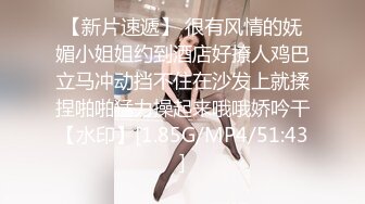  窗户缝偷窥楼下房东刚放学回家的女儿洗澡奶子还没有发育好