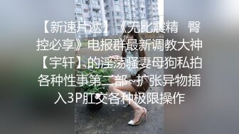 《破解家庭网络摄像头》监控偷拍中年打工夫妻晚上一边玩手机一边做爱玩的花样还挺多的