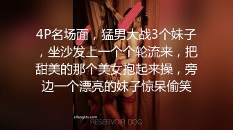 商场女厕全景偷拍背包少妇嘘嘘 眼神非常犀利差点被她发现