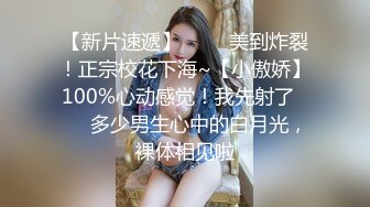 哺乳期奶妈的诱惑，双手玩奶挤奶水喷狼友，看着真骚啊，全程露脸揉奶玩逼