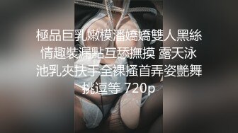 豹纹小少妇露脸精彩演绎，房间里好几哥