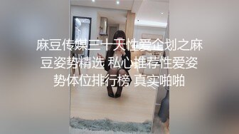 【JK装一头金发眼镜妹】外表清纯被炮友狂草！蹲在地上深喉，骑乘位白嫩奶子直晃，后入爆插很享受