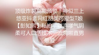  丝袜高跟露脸大奶子骚屁股极品人妻的诱惑，揉奶玩逼让小哥各种体位蹂躏抽插