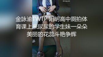 《极品CP魔手外购》色胆包天坑神潜入某公司女厕独占坑位隔板缝中实拍超多美女小姐姐方便，脸逼同步前后拍太顶了 (16)