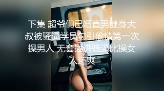 年轻小嫩妹萝莉骚起来不一般，舔大鸡巴非常温柔，身材完美被大哥捏着奶子侧入，不断伸舌头好骚，暴力推车