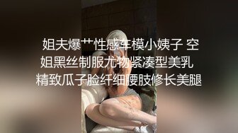 大热天的萌妹子在家光着身子以为拉上窗帘就没有人看到了 哈哈哈！