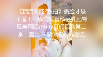  粉色头发卡哇伊眼镜萌妹子啪啪，特写深喉口交上骑乘晃动大奶，无毛逼逼掰穴特写