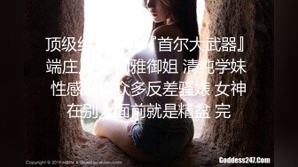 屌丝门缝下偷窥女邻居洗澡在手淫 故意压着嗓子淫笑了几声,妹子瞬间动作僵硬住了.