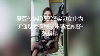 极品女神【洛幽幽】，大学宿舍性感蕾丝内裤脱下，露出粉嫩开发不多的阴穴，食指轻轻插入就呻吟，换中指加速 淫荡呻吟！