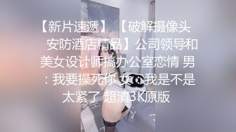 颜值不错的小少妇伺候两大哥激情啪啪，嘴里含着冰块把两鸡巴一起塞嘴里舔，各种体位爆草蹂躏，浪叫呻吟不止