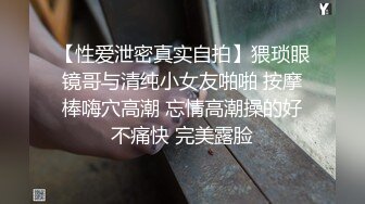 在家裡的窗口邊狂推女友