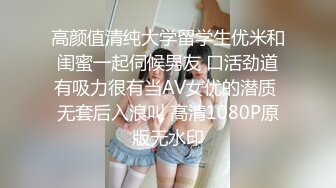  极品圆润美臀小少妇居家夫妻啪啪，跪着按头深喉插嘴，开档黑丝翘起大屁股后入