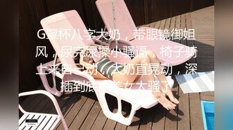  长卷发轻熟女深喉怼嘴，奶子乱颤，沙发上后入无套操逼桌子上椅子上露脸女上位