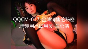    女朋友和同城陌生男一起玩3p，握着男友的鸡巴被单男操着，小哼着淫声 骚