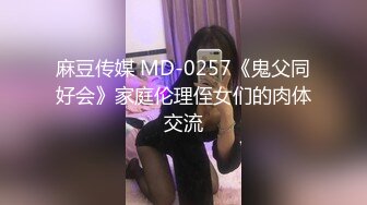 NTR媚黑夫妇【绿帽努努】订阅私拍，骚妻和丈母娘都被黑驴屌爆肏，丈母娘更是被肏到潮喷 (1)