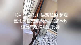 偷拍美女裙底风光 成都车展银色连衣裙细高跟极品美女，白色窄内 UR级反差骚货黑丝筒袜配情趣开档内裤