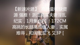  很OK的小女人全程露脸撩骚狼友，听指挥去玩弄哥哥的大鸡巴，冲洗干净舔鸡巴舔蛋