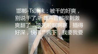 乌克兰妹很骚，她挺喜欢这套赫斯提亚cos，可能对一些人来说辣眼睛