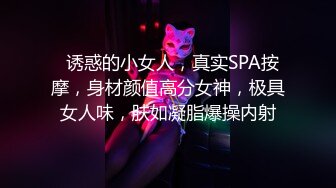 猥琐房东门缝偷窥刚和男友打完炮的美女全裸吃饭