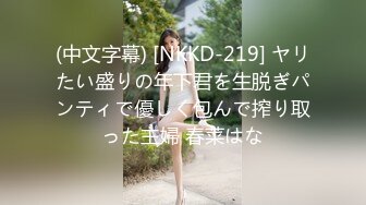  浴室门缝偷窥刚上高三的表妹洗澡奶子太小没有发育好