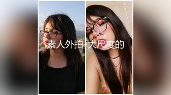 商场女厕小手电偷拍牛仔短裤美女 干净肥美的嫩鲍鱼