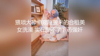 偷拍两个小姐上门服务1男2女双飞  大叔轮流操边操边揉奶子