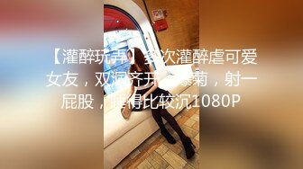 新片速递真实偷拍《城中村养生馆》老板娘诱惑来店里按摩的客人免费给他们做性服务，貌似被年轻小哥无套内射