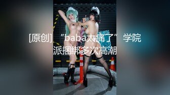   高颜值美女露出 这奶子好大 乳头也超大 下面还是无毛的 旁边还有这么多人 看着有点刺激