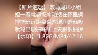 萝莉萌妹却非常骚单腿网袜丁字裤，揉捏爆乳脱下内裤，无毛逼逼抹上牛奶，跳蛋震动奇怪道具抽插，呻吟大叫嗲嗲很是诱人