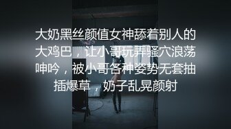 长发及腰烈焰红唇新人小姐姐，解开睡衣搔首弄姿，掰开小穴特写揉搓，翘起美臀对着镜头，洞洞很紧致娇喘呻吟