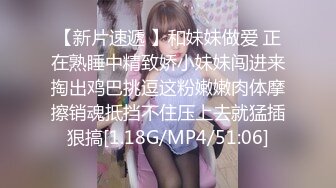 精品厕拍福建泉州某商场女厕偷拍 没流出过部分牛仔裙少妇拉着门把不断有人想闯入尿尿