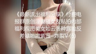 卷发冷艳小美眉