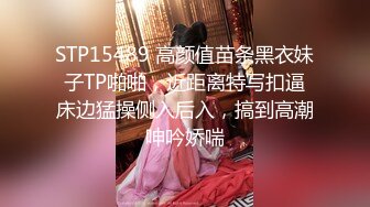 《极品CP魔手外购》正版4K近在咫尺商场隔板缝极限偸拍女厕各种小姐姐方便~逼脸同框~韵味少妇私处很顶 (13)