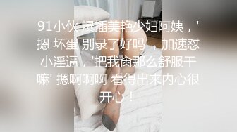 在客廳一邊看宮廷劇一邊和美乳女友無套打砲真新奇