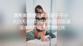 嫩妹不配合 两瓶灌得她乖乖听话 被干得连尿三次直呼受不了