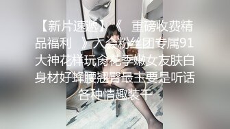 SWAG 洗完澡梳头、穿内裤，露美腿跟脚丫丫 Simonac