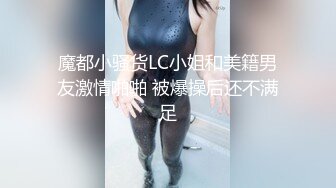 萝莉酱??寂寞少妇点黄瓜外卖被外卖小哥逼里强塞黄瓜互相草对方